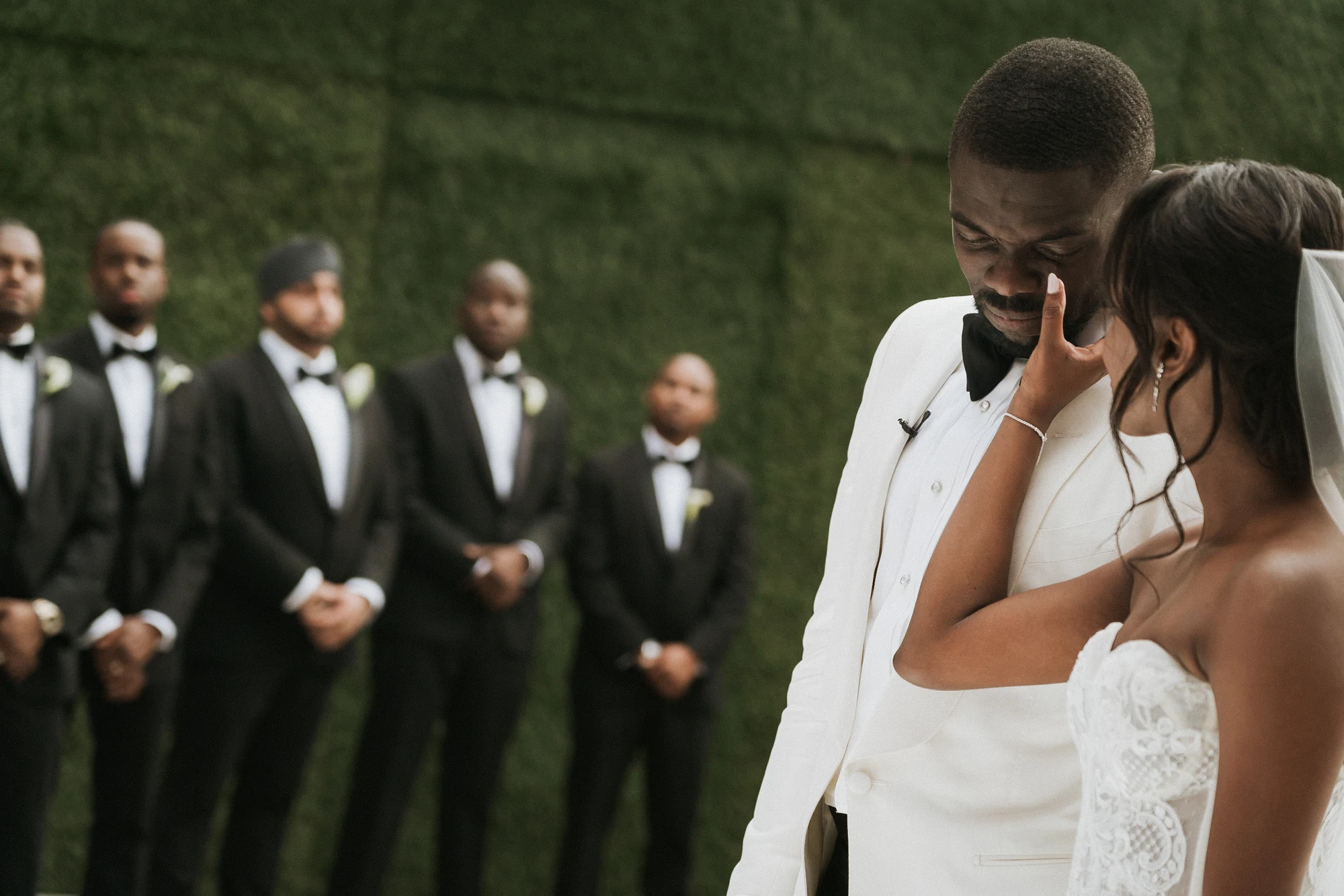 Photo de mariage retouchée avec PHAiTO
                                    loading=