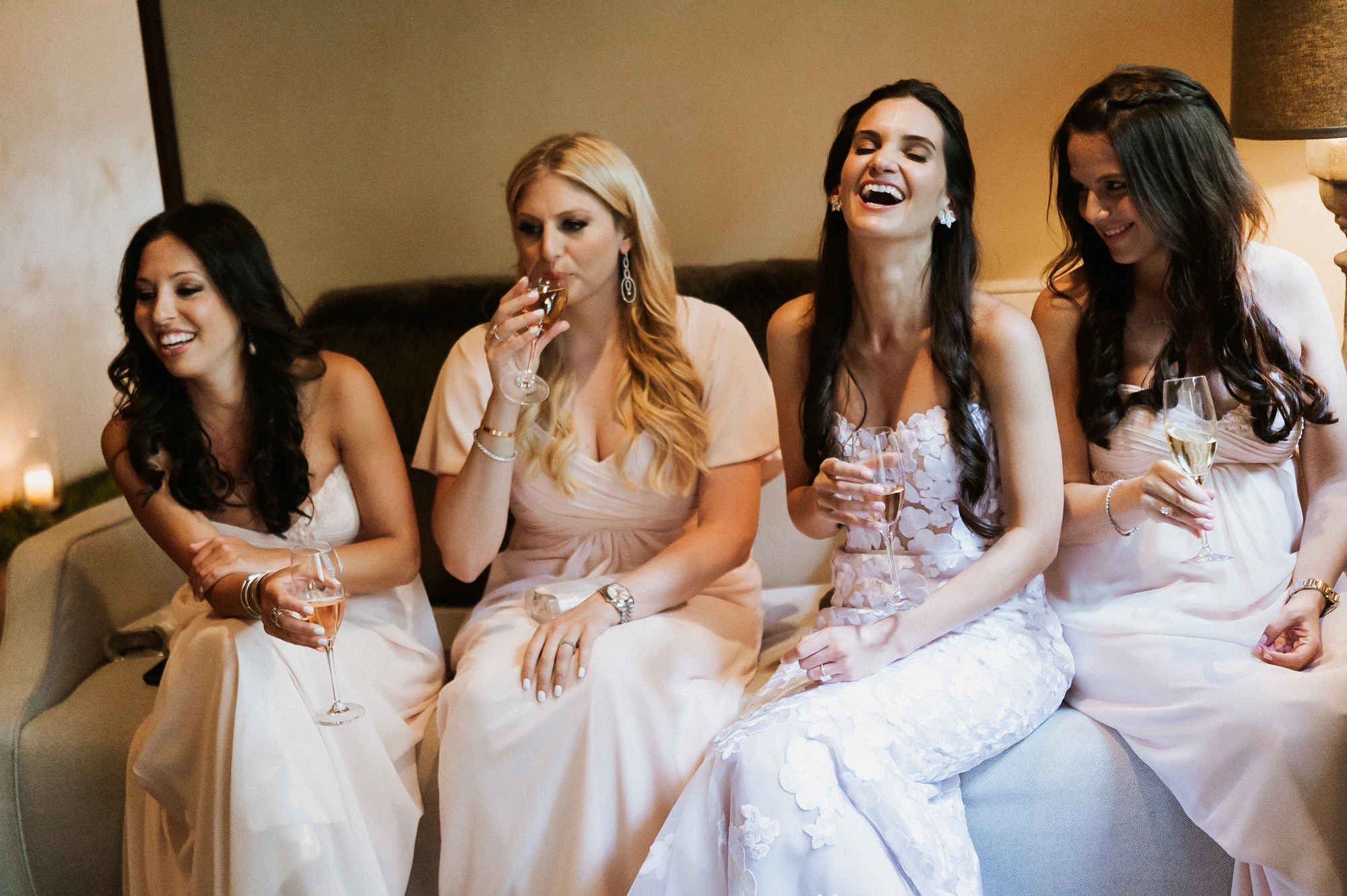 Photo de mariage retouchée avec PHAiTO
                                    loading=