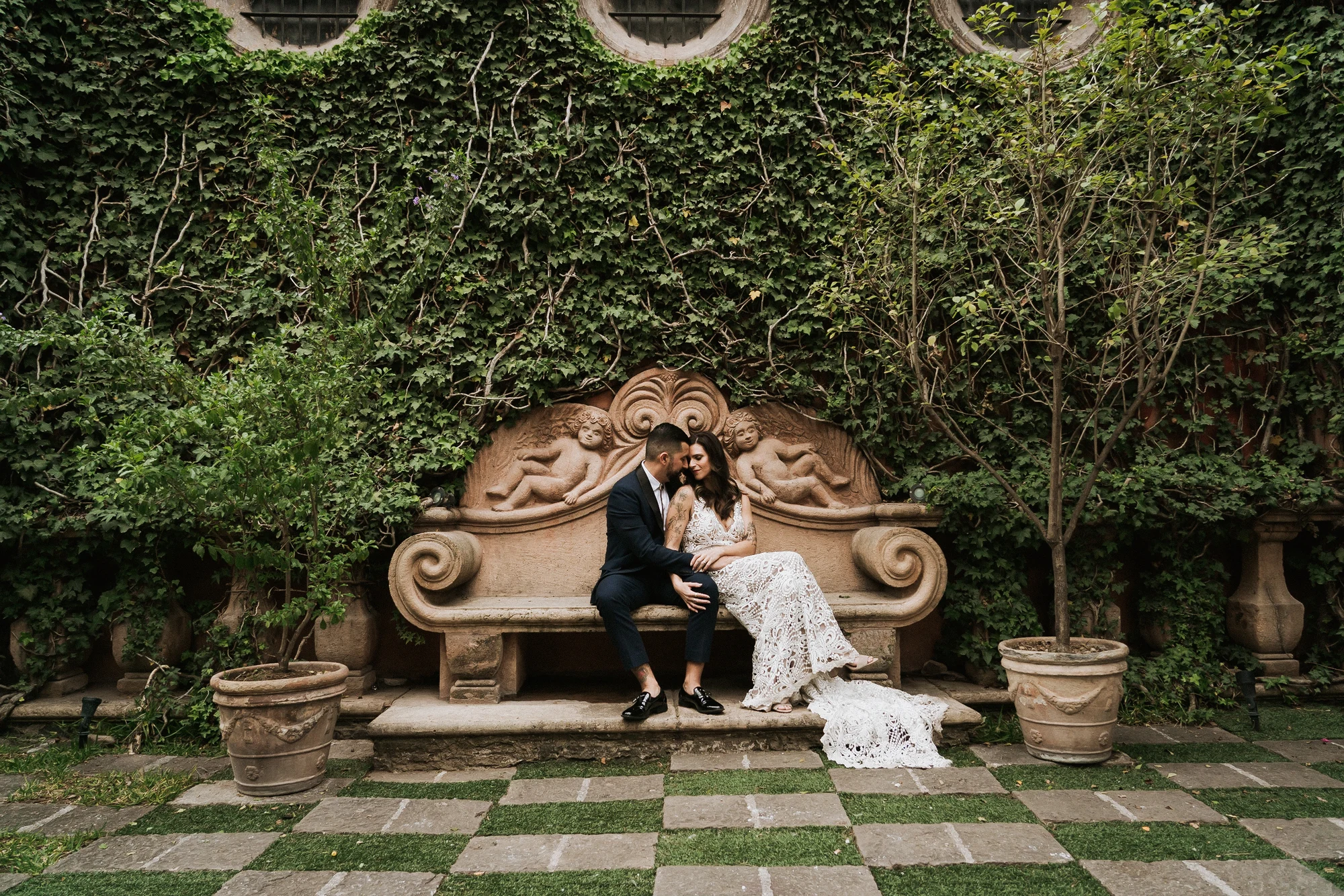 Photo de mariage retouchée avec PHAiTO
                                    loading=
