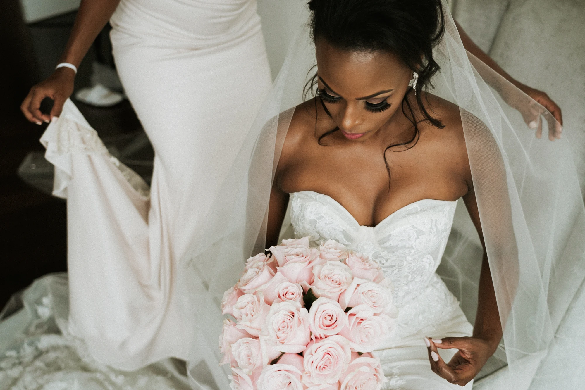 Photo de mariage retouchée avec PHAiTO
                                    loading=