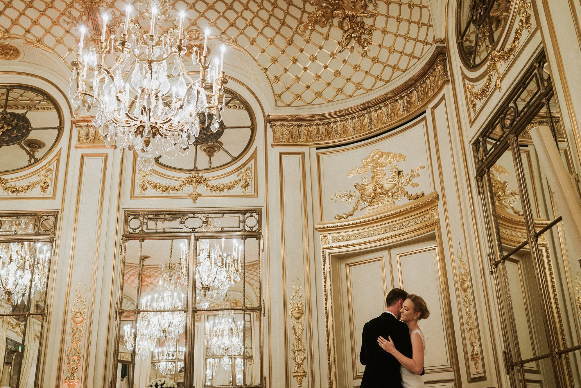 Photo de mariage retouchée avec PHAiTO
                                    loading=